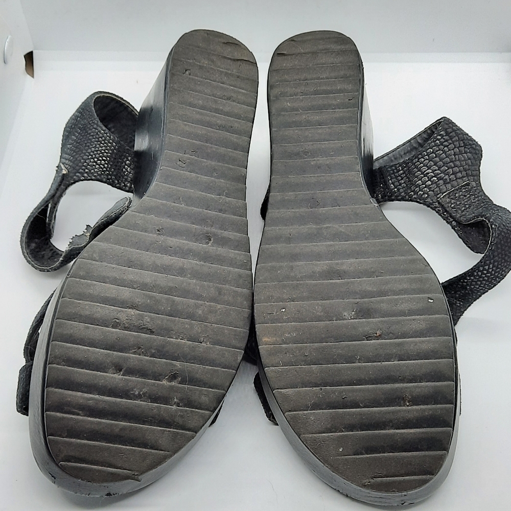 Flatform Sandles - Picture 2 of 2